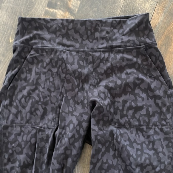 Lululemon size 8 joggers - Picture 2 of 4